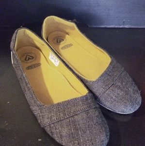 Keen denim flats